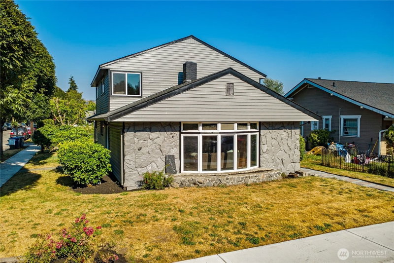 1319 Wood Avenue photo 2