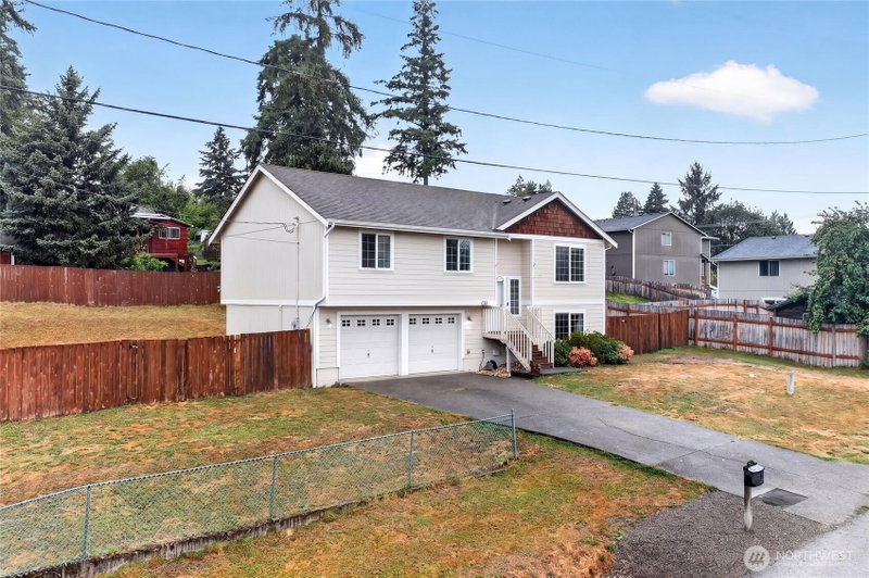 426 Comet Street photo 2