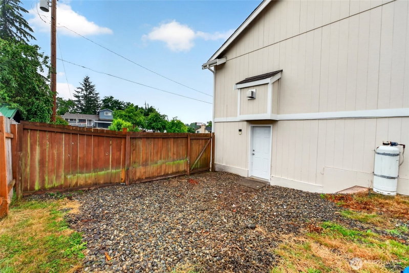 426 Comet Street photo 34