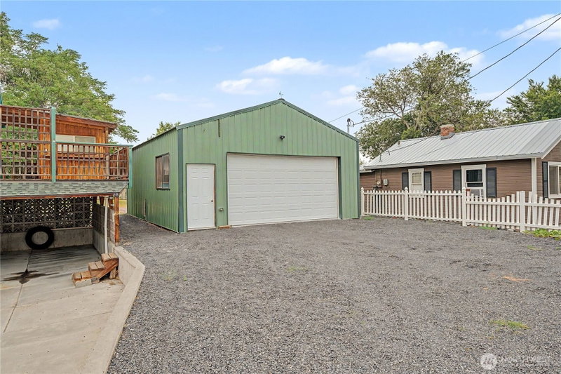 122 SE 3rd Avenue photo 2
