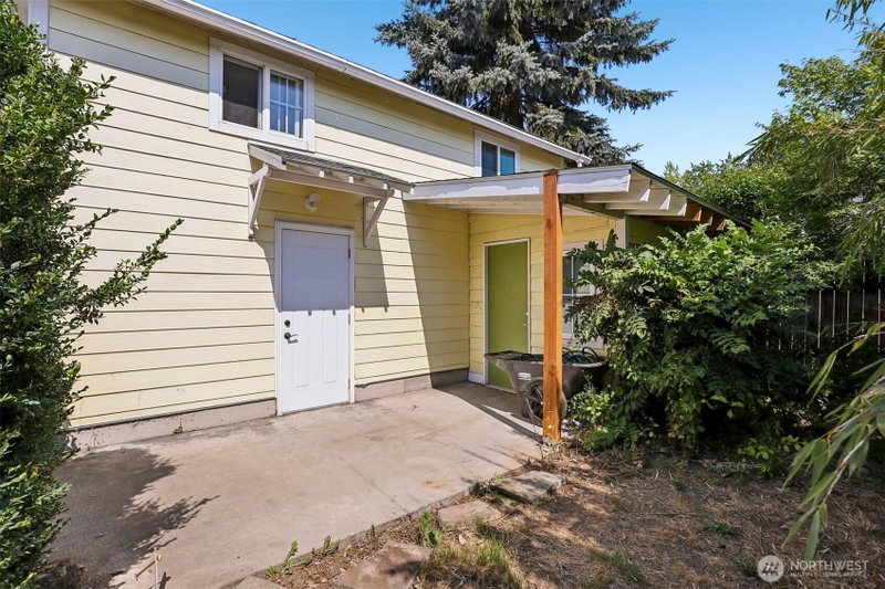 807 Columbia Street photo 37