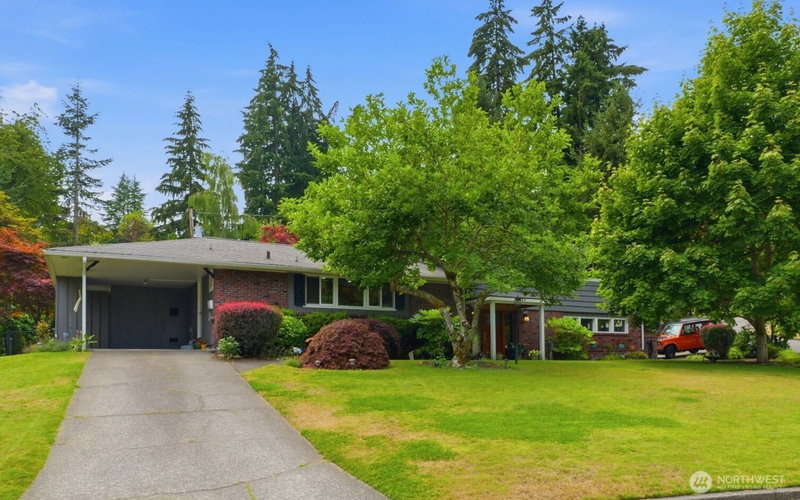 1024 Daniels Drive photo 2