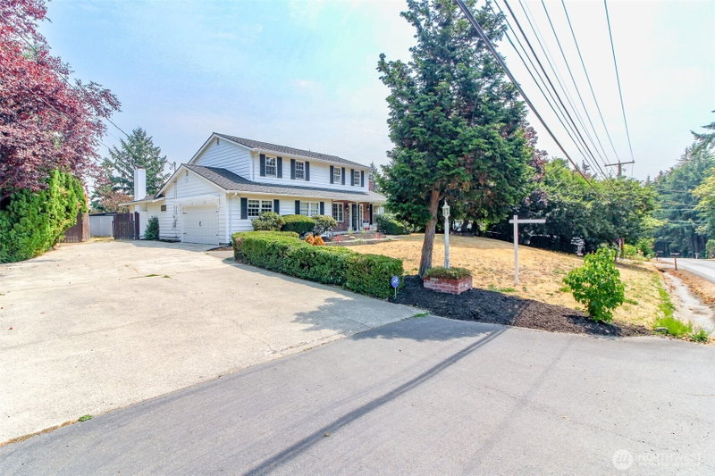 5403 Edgewood Drive E photo 35