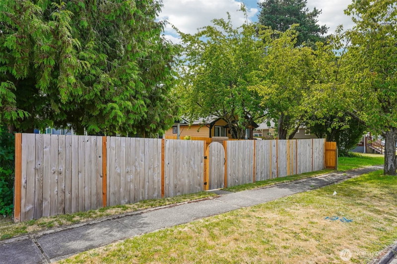 3729 S Cushman photo 29