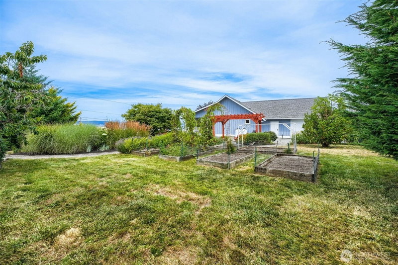 18729 100th Avenue NW photo 34