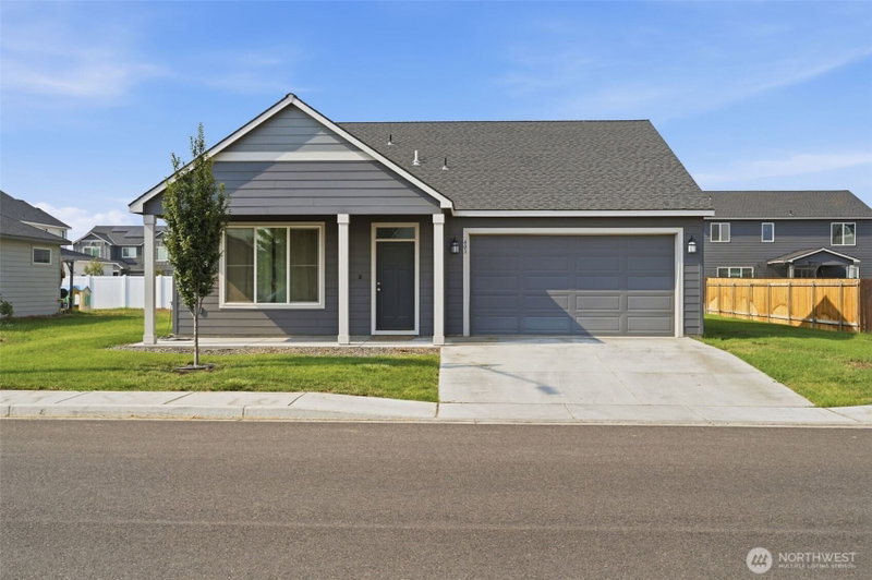 403 Emerald Avenue photo 1