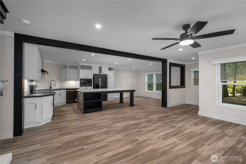 10 E Barnsby Place photo 2