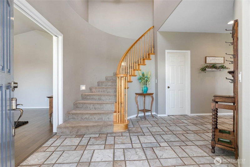 2455 Lee Way photo 2