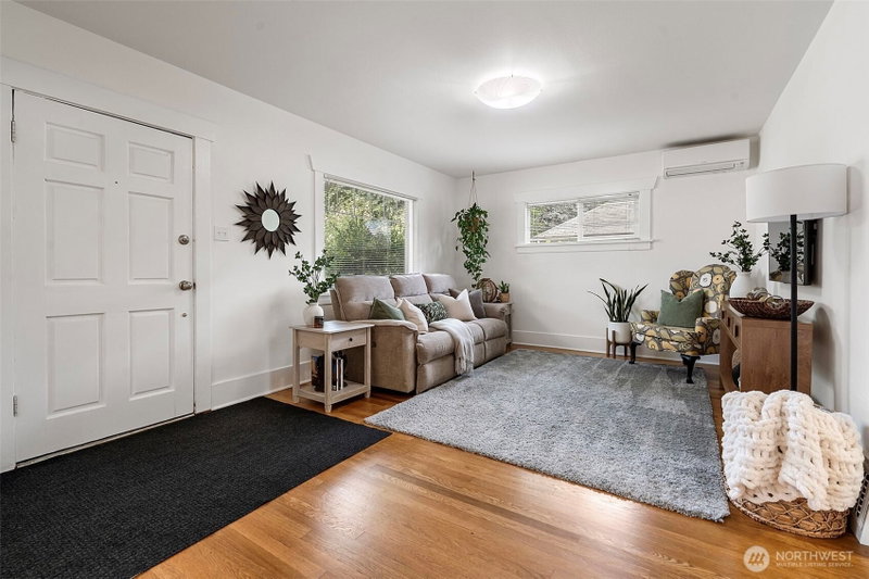 2521 S L Street photo 2