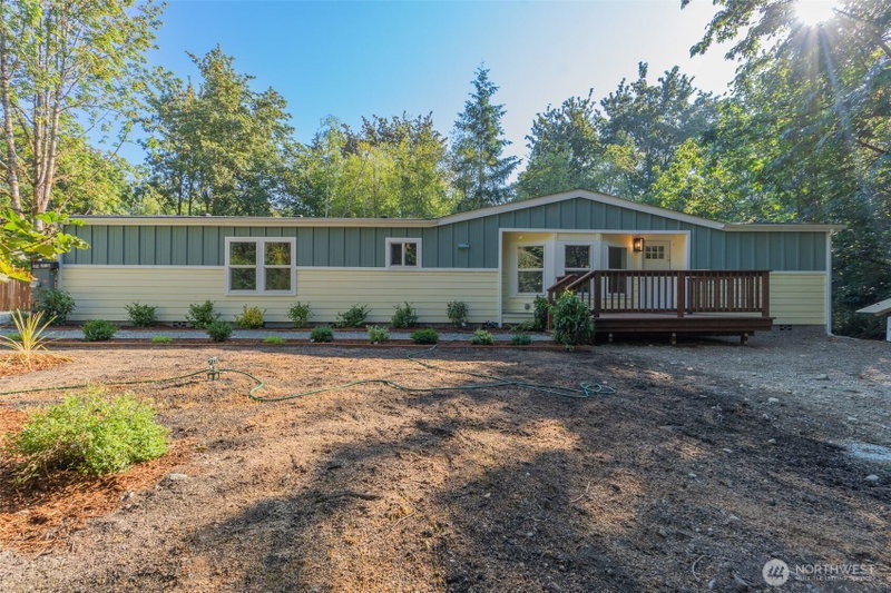1059 E Crestview Drive photo 1