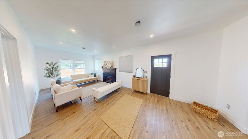 5502 Chuckanut photo 2