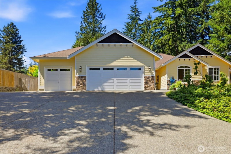 8424 Cirque Drive W photo 1