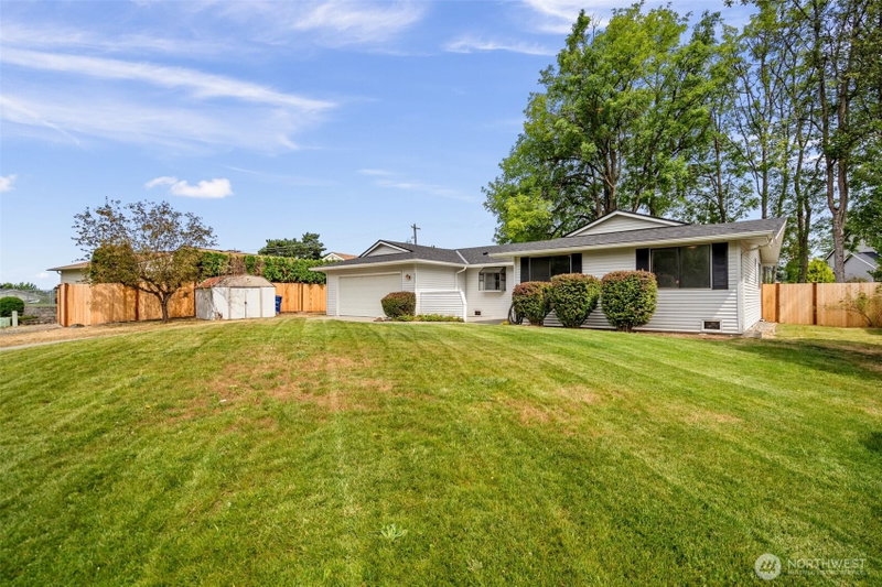 2203 Fir Court photo 2