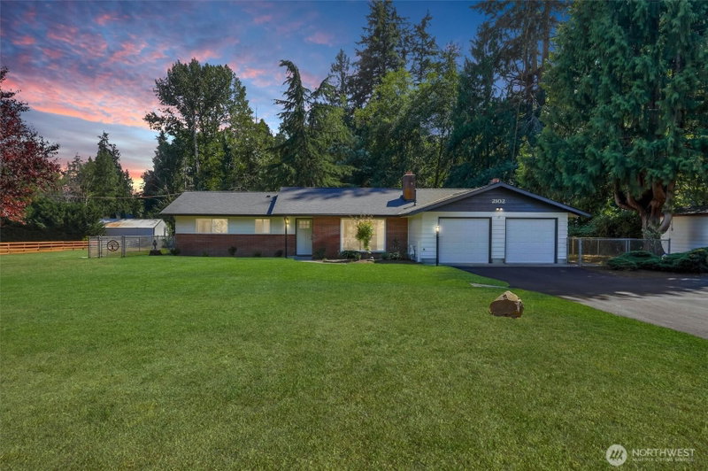2102 Vine Road photo 1