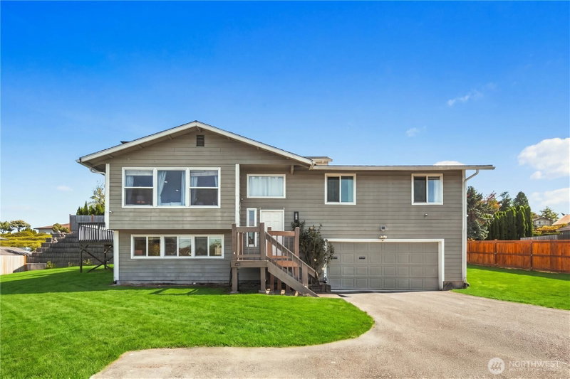 809 19th Avenue SW photo 1