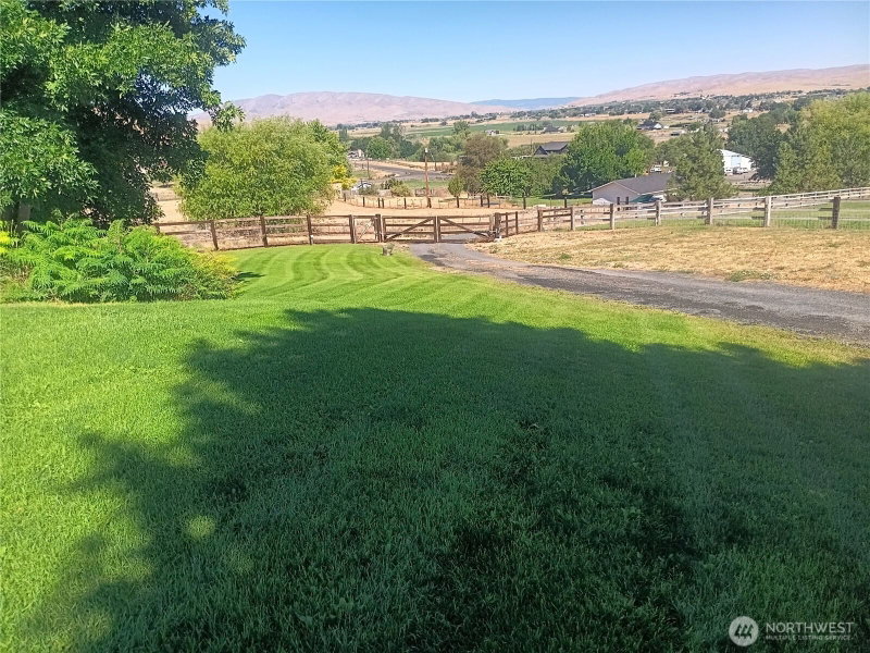 260 Adobe Way photo 9