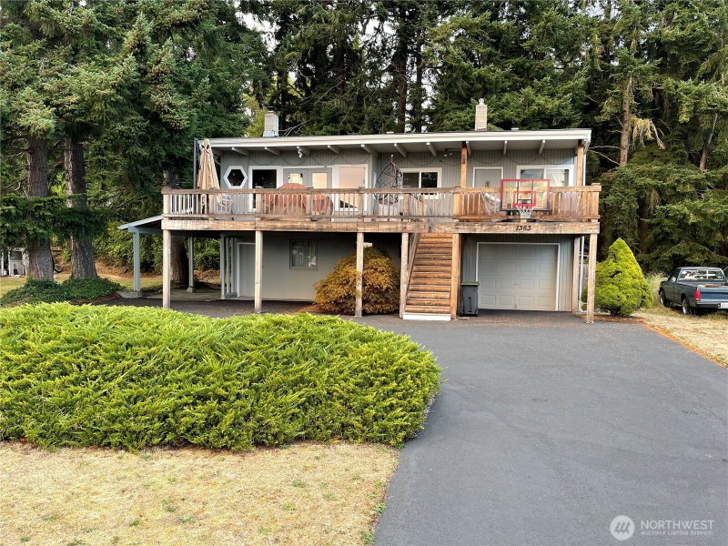 1363 Scholl Lane photo 2