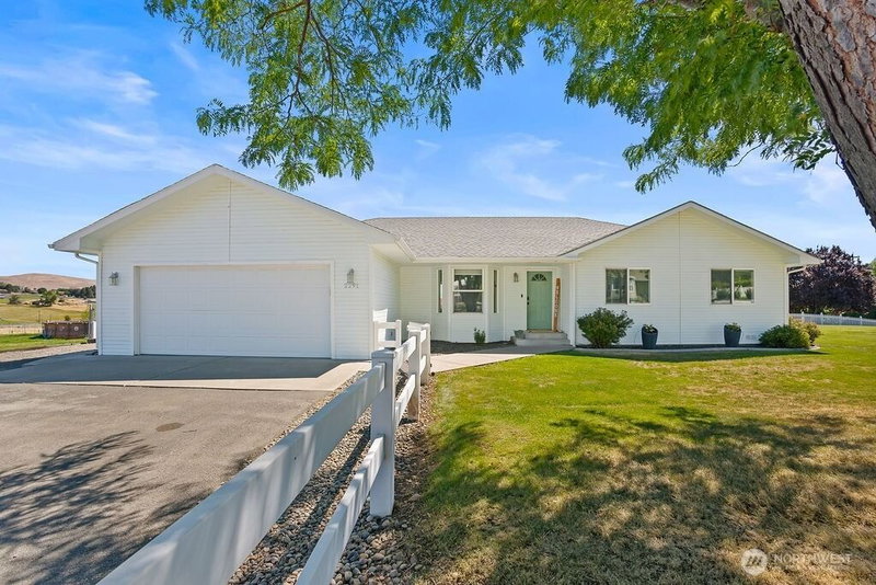 2291 Selah Loop Road photo 1