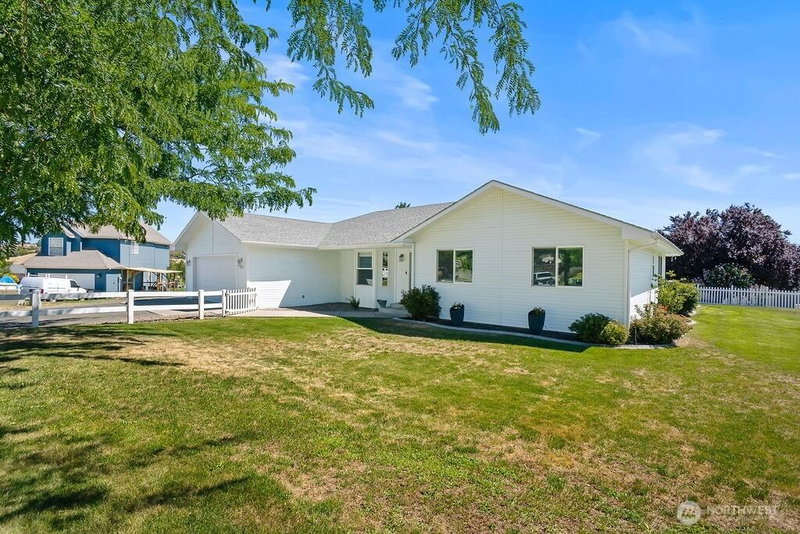 2291 Selah Loop Road photo 2