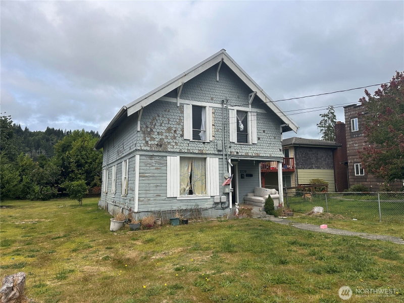 2739 Pacific Avenue photo 1