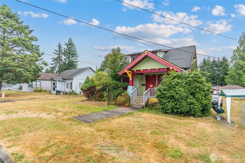 853 Fowler Street photo 2
