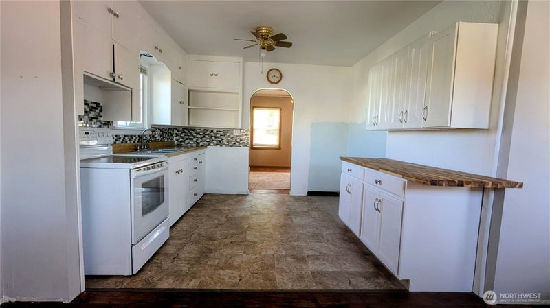 112 E Lind Street photo 2