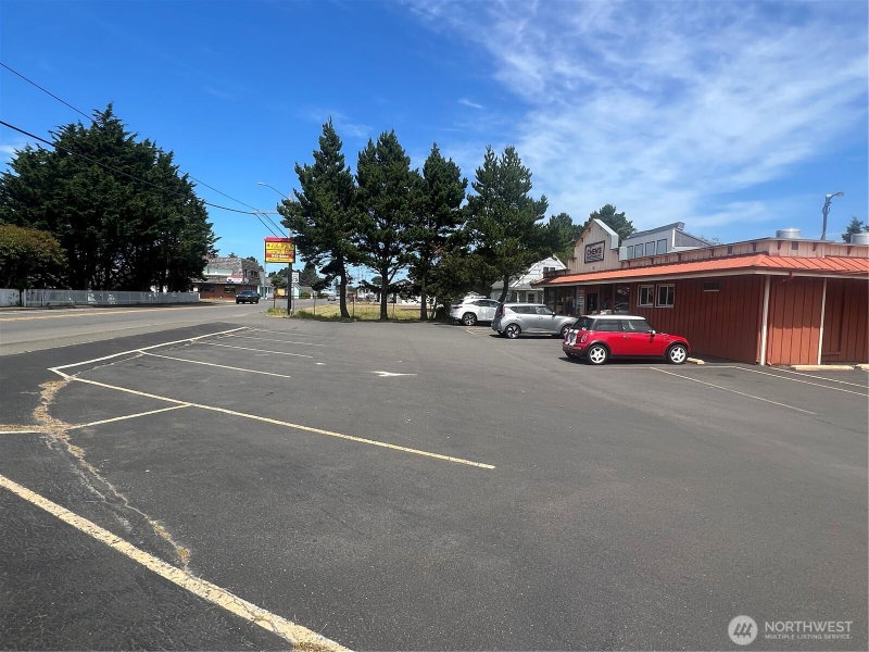 400 N Pacific Avenue photo 2