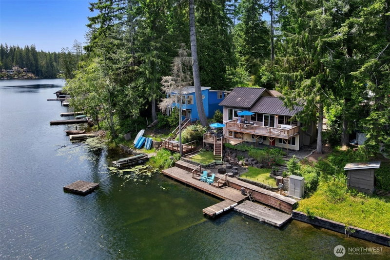 292 NE Lake Drive photo 2