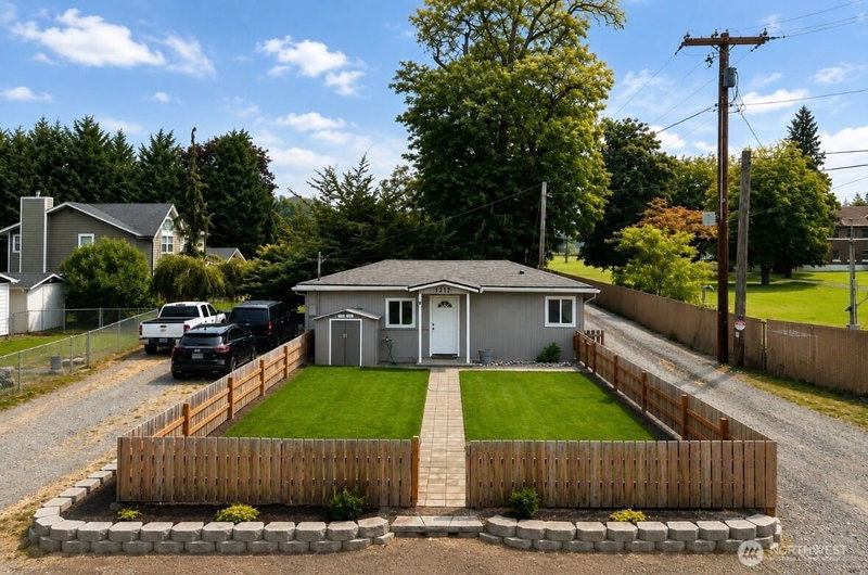 1217 Orting Kapowsin Highway E photo 1