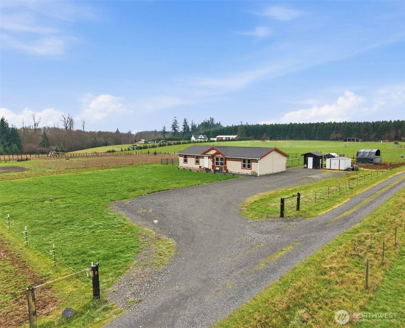 547 N Military Road photo 2