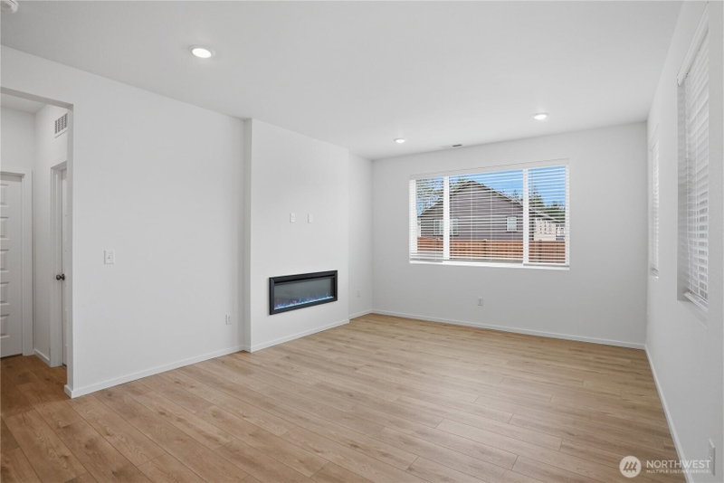 20119 165th Street E photo 2