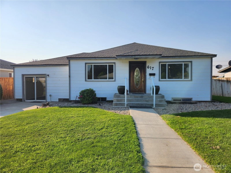 617 SE G ST photo 2