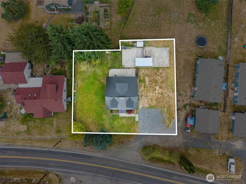 1215 NW Kerron Avenue photo 2