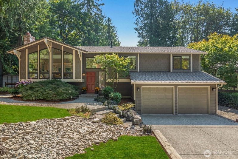 300 Mt. Pilchuck Avenue SW photo 1