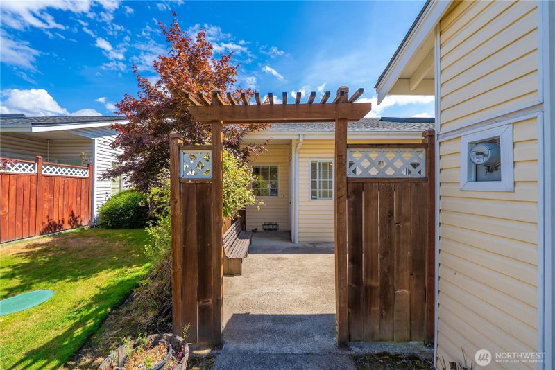2807 Wilton Lane E photo 2