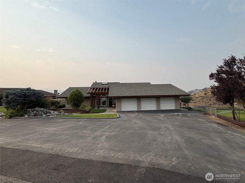 522 Hillcrest Circle Drive photo 2