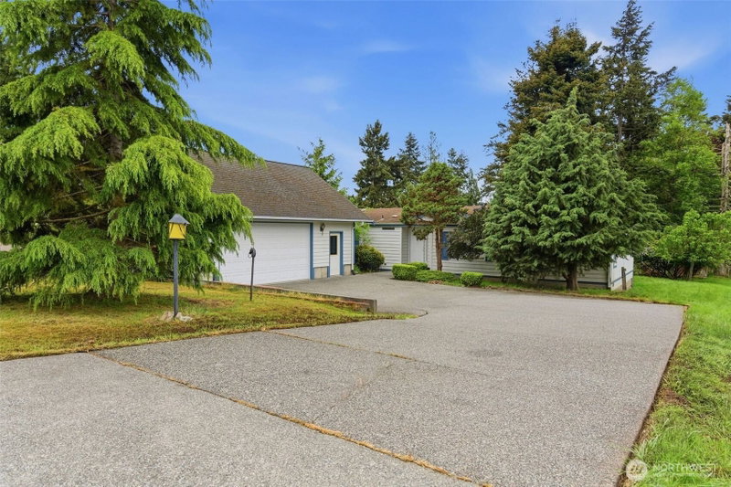 3244 Mardell Drive photo 2