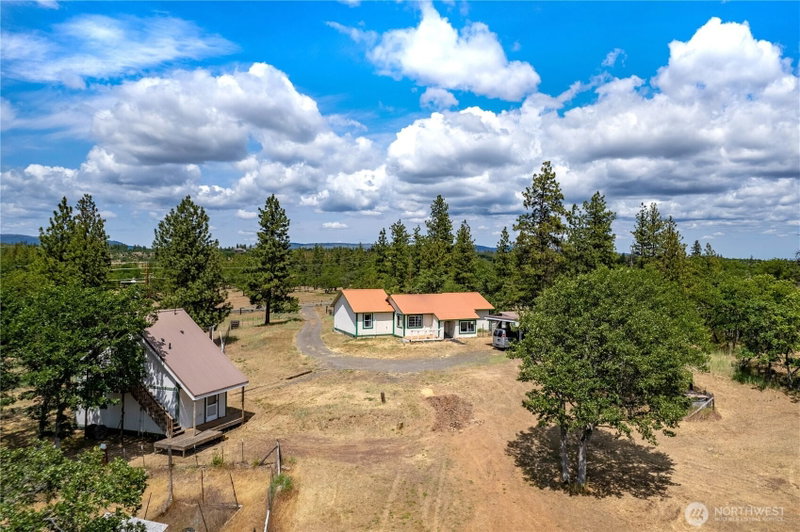 566 Woodlane Road photo 1