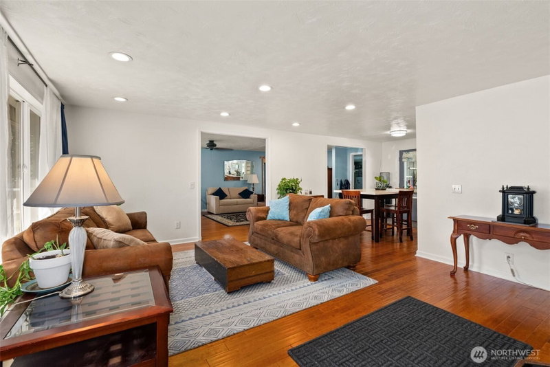17642 Irwin Street SW photo 2