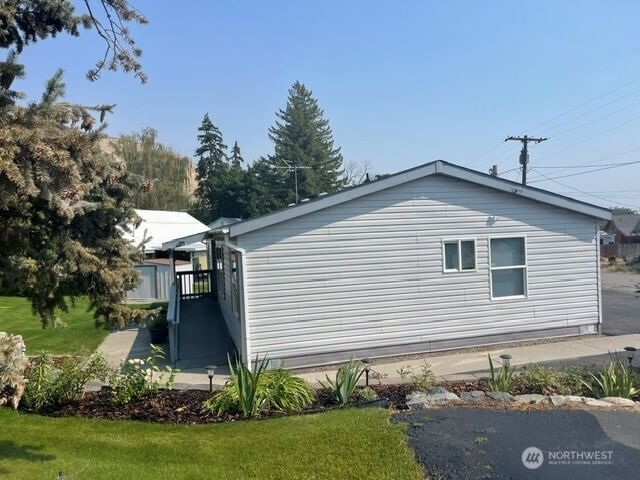 327 Beach Street photo 37