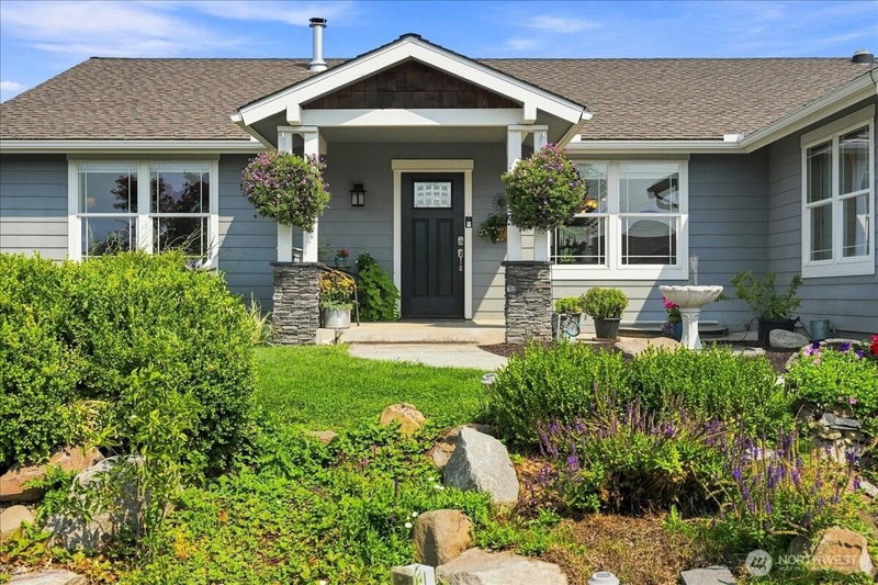 109 Cascade Place photo 1