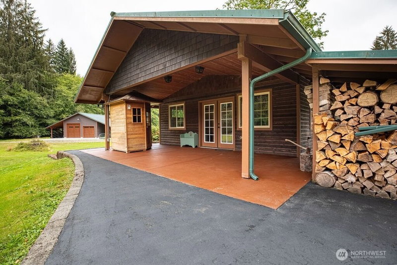 2298 Undie Road photo 1