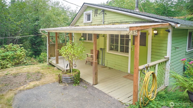 206 Pioneer Boulevard photo 2