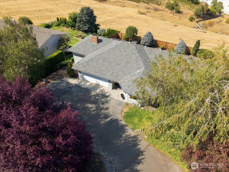 1104 N Fellows Drive photo 2