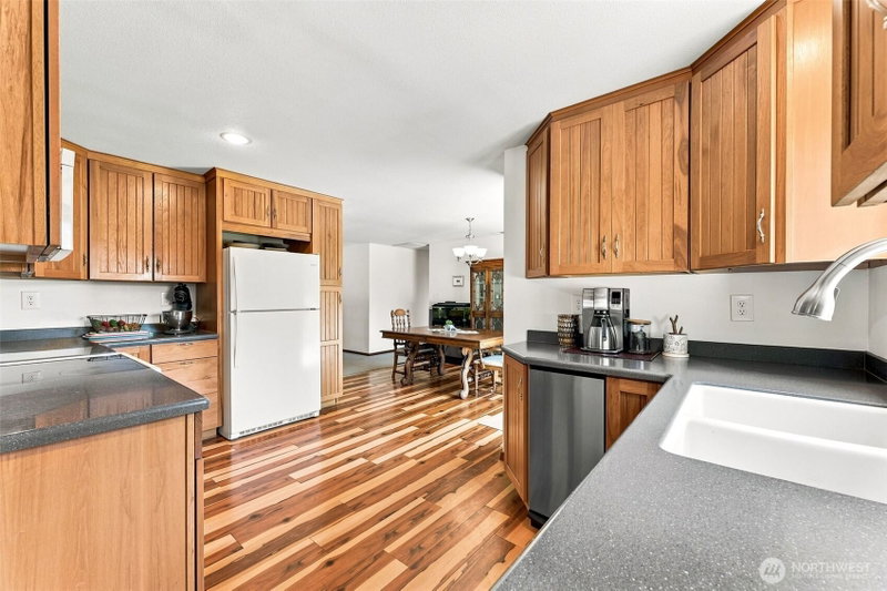 1442 Loraine Street photo 2
