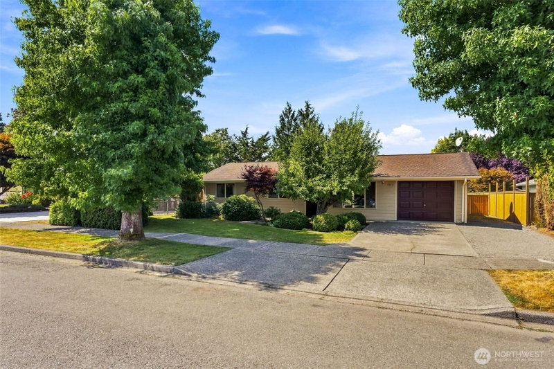1442 Loraine Street photo 1