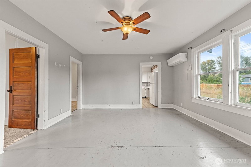108 Martina Street SE photo 2