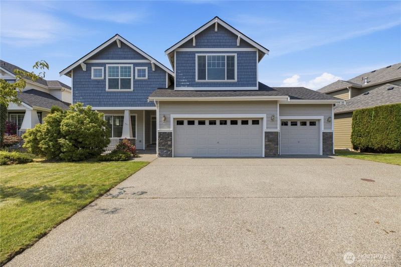 9228 227th Avenue E photo 2