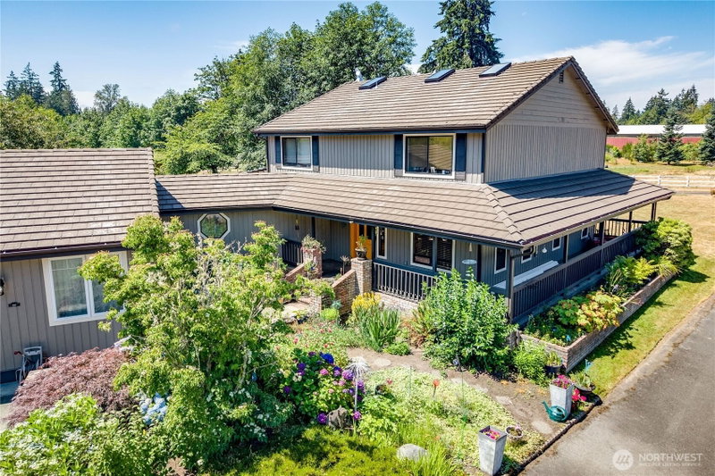 1305 NW Mountain View Road photo 2