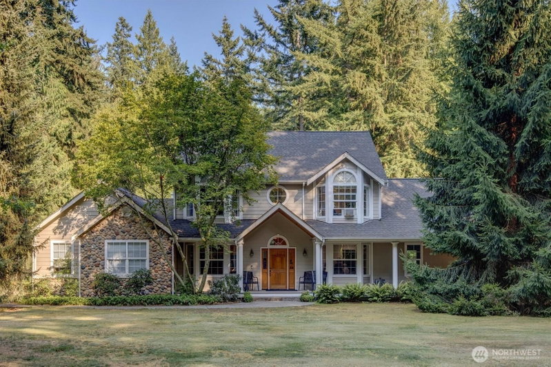 6477 Cultus Bay Road photo 1